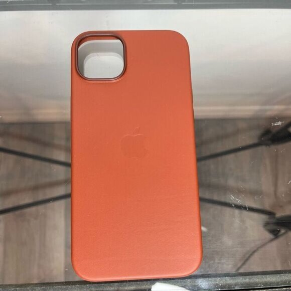 Apple iPhone 14 Plus Leather Case With MagSafe New Open Box Umber Brown - Picture 2 of 7